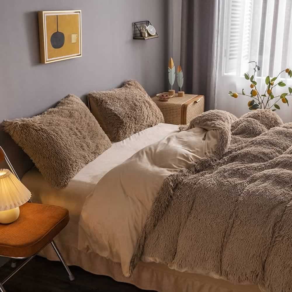 Faux Fur Comforter - Colour: Not specified / Size: Eu King 4 Piece Set: image 2