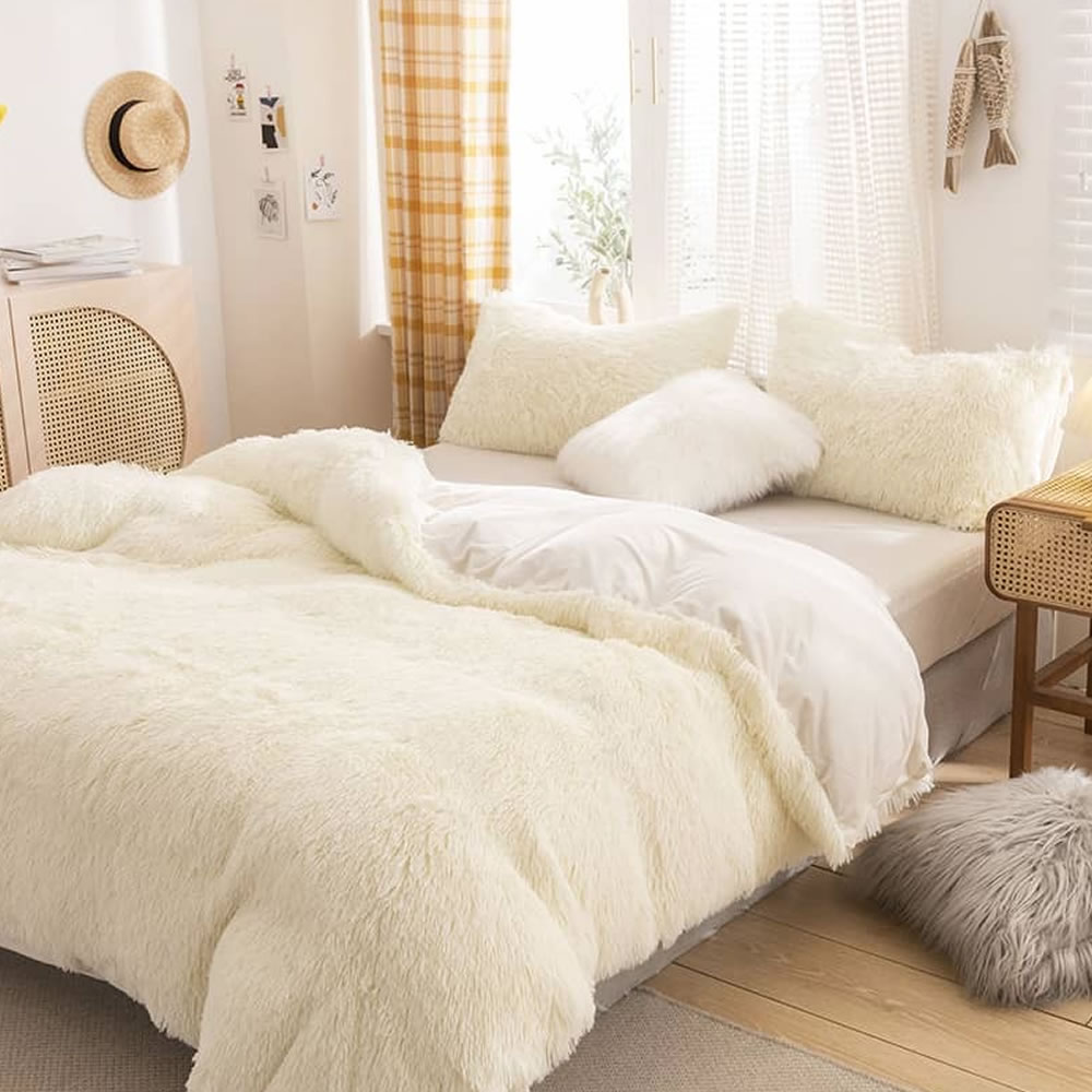 Faux Fur Comforter - Colour: Not specified / Size: Eu King 4 Piece Set: image 1
